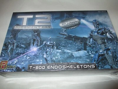PEGASUS HOBBIES 1:32  T2 Judgment Day T-800 Endoskeletons  CHROME EDITION - Image 1 of 3
