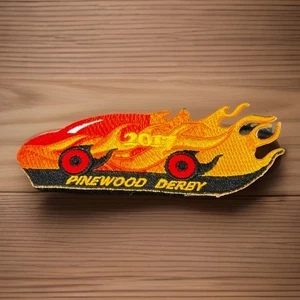 Boy Scouts BSA Pinewood Derby Patch 2017 Orange Race Car Fire Flame Burning - Imagen 1 de 6