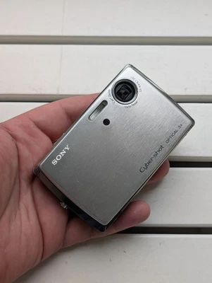 Fotocamera digitale Sony Cybershot DSC-T33 5,1MP argento, pezzi di ricambio/r... - Immagine 1 di 4