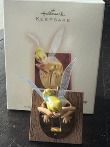 Hallmark Keepsake Ornament Disney's Tinker Bell Stuck In Keyhole 2007 Christmas - Picture 1 of 7
