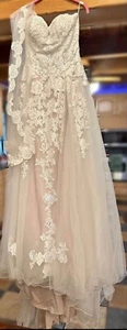 Size 4 David’s Bridal Sleeveless Wedding Dress w/ Pockets and Veil - Picture 1 of 7