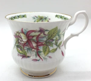 Queen's AUGUST Bone China Teacup Bleeding Heart Flowers Gold Trim VTG England - Picture 1 of 14