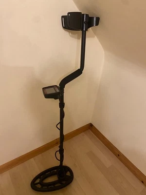 Fisher F44. Metal Detector complete with carry case, headphones and gloves  - Image 1 of 4