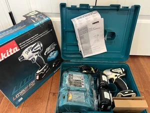 Makita BTD142 18V Compact 1/4" Impact Driver w 2x BL1815 battery & charger kit - Picture 1 of 4