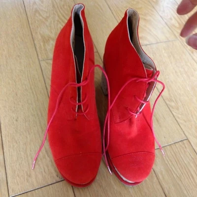 Botas de salto CHANEL camurça com cadarço sapatos femininos COCO MARK vermelho  - Imagem 1 de 4