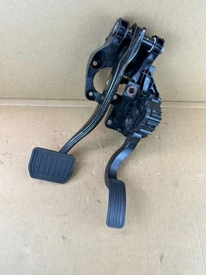 2017-2023 Tesla 3 Brake Pedal With Bracket Assembly 1044691-00-D OEM - Image 1 of 4
