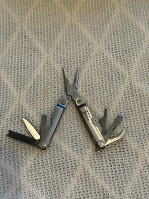 Mini multiherramienta estilo Leatherman, coleccionable de colección  Foto 1 de 3