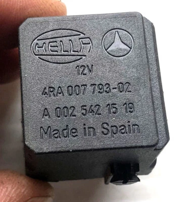 HELLA 4RA007793-02 Mercedes-Benz 12V 4-PIN Relay A0025421519 - Image 1 of 3