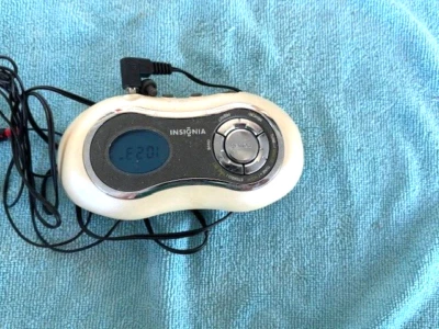 INSIGNIA IS-PA040721 Portable AM/FM Stereo Armband Headphones TESTED AND WORKS - Image 1 of 4