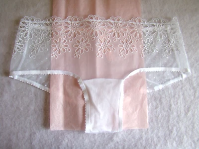 Nuevo Victoria’s Secret Blanco Floral Encaje Malla Trasera Lunares Panty Descarado Foto 1 de 4