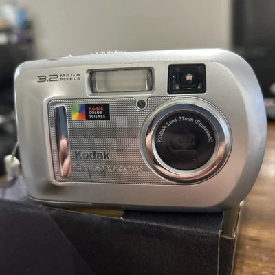 KODAK EASYSHARE CX7300 3.2 MP DIGITAL CAMERA - For Parts - Image 1 of 4