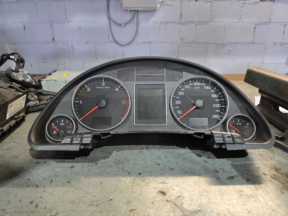 Audi A4 B6/B7 Kombiinstrument Tacho FIS 8E0 920 932 Bosch Original - Bild 1 von 4