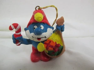 VINTAGE PAPA SMURF ORNAMENT PEYO 1981 SCHLEICH -CANDY CANE & GIFT BAG  - Picture 1 of 4