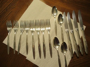 Oneida Community Enchantment Gentle Rose 1960's Silverplate Flatware 16 pieces - Picture 1 of 7