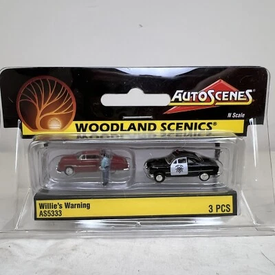 Coche de policía y sedán Woodland Scenics AutoScenes AS5333 Willie's Warning escala N Foto 1 de 3