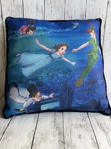 Cojín Campana Peter Pan DISNEY 15"" x15"" 39 cm x 39 cm Volando a Neverland - Imagen 1 de 12