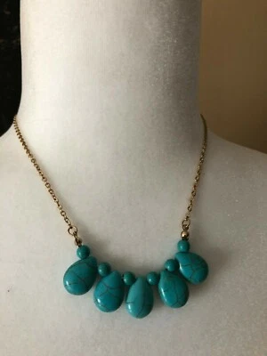 Бирюзовое ожерелье с золотой цепочкой потрясающий всплеск цвета  - Изображение 1 из 3