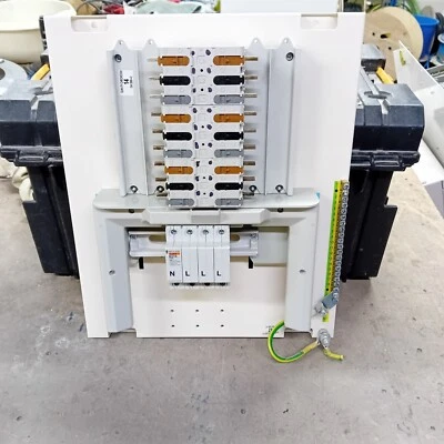 Merlin Gerin MGBN6E Three phase - 6 way  Pan Assembly - 250 amp rated Bus Bars. - Image 1 of 4