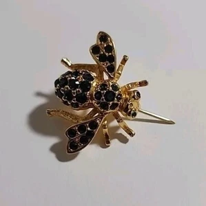 Joan Rivers Bee Wasp Pin Rhinestone Brooch Green Eye Green Body Gold Tone - Picture 1 of 7