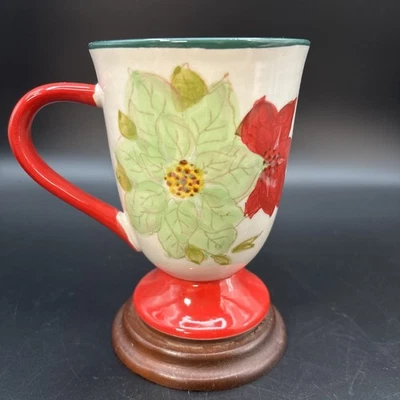 Taza de gres Pioneer Woman Latte Poinsettia con patas Foto 1 de 4