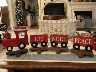 Glitzhome Corporation 5/2021. Soportes para medias de tren. Tiene capacidad para cuatro medias.  Rojo Foto 1 de 4