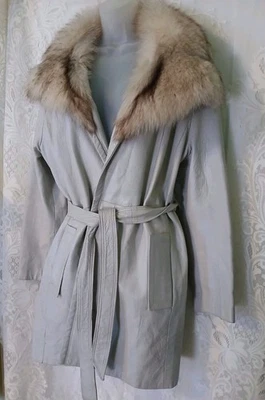 Abrigo Cinturón Esposa Mob Vintage Años 70 Gris Cuero Genuino Cuello Piel Zorro Real Usado en Excelente Condición  Foto 1 de 4