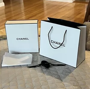 Chanelbox, Tasche, Band und Papier - Bild 1 von 8