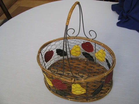 LOCAL PICKUP Fruit Basket Wire Side Wicker Base Apple & Pear Fall Decor Teacher Cover