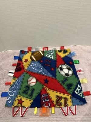Manta de seguridad hecha a mano con taggies temática deportiva para bebé niño con fútbol fútbol fútbol Foto 1 de 4