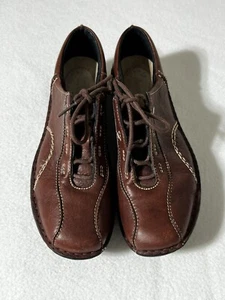 Clarks Lace Up Comfort Shoes Sz 6.5 M Brown Leather Oxford Sneaker Walking - Picture 1 of 11