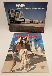 Pair 1970s-80s John F Kennedy Space Center Souvenir Booklets - Bild 1 von 14