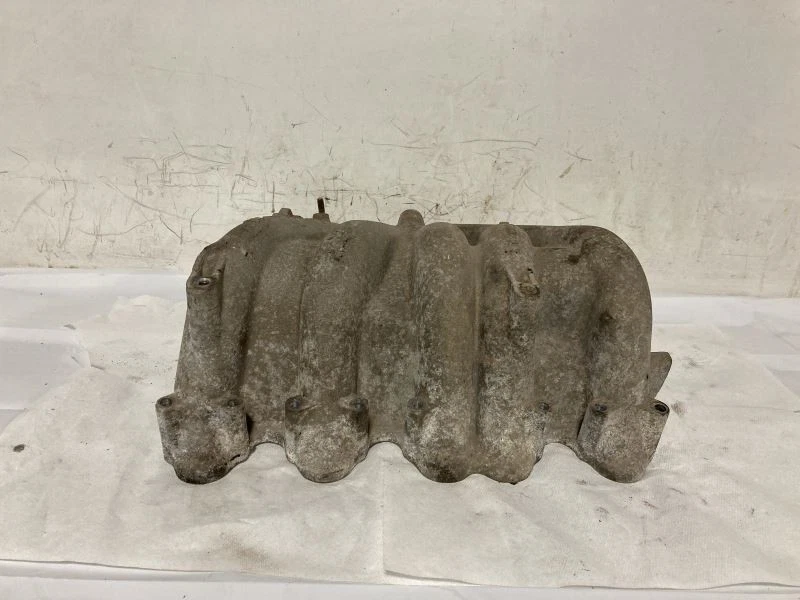 Intake Manifold Fits 84-88 QUANTUM 1508692 - Image 1 of 4