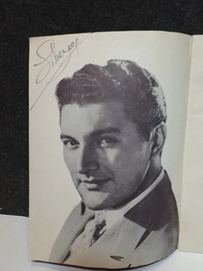 1953 Liberace Pianist Schauspieler PLUS George Liberace Autogramm SOUVENIR PROGRAMM - Bild 1 von 8