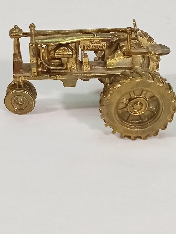 ESPEC CAST INTERNATIONAL FARMALL F-20 TRACTOR DE PELTRE GRANJA COLECCIONABLE Foto 1 de 4