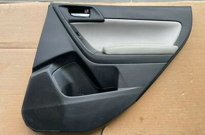 Panel de puerta trasera derecha Subaru Forester 2014 2015 2016 cuero negro gris OEM  Foto 1 de 4