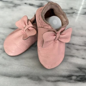 Bobux Baby Infant Crib Shoes size Large 12 18M Pink Leather Bow Washable - Picture 1 of 8