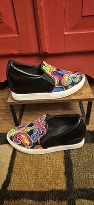 Wanted 10 Picasso Negro Flor Multi Bordado Sin Cordones Interior Cuña Zapatos Usados en Excelente Condición Foto 1 de 4