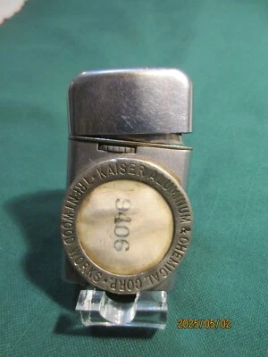 INSIGNIA KAISER ALUMINIUM & CHEMICAL CORPORATION TRENTWOOD WORKS WASHINGTON RONSON Foto 1 de 4