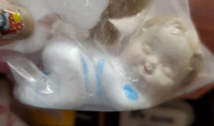 Vintage 70s Wilton CupCake Party Favor Sugar Plum Baby Topp 2 Sleepy Cherubs NIP - Picture 1 of 12