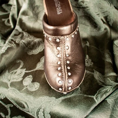 MICHAEL KORS Nuevo Bronce Dorado Tachuelas Cuero Mujeres Bloque Mula Zapatos Talla 6 M Foto 1 de 4