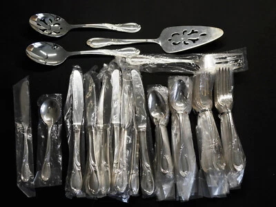 International Silver Serving para 8+ cubiertos de acero inoxidable patrón: romance Foto 1 de 3