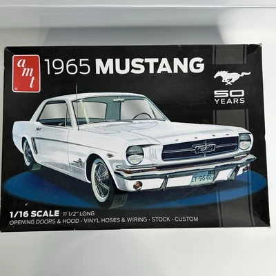 Kit de coche modelo AMT 1965 Mustang 50 años escala 1/16 piezas selladas sin construir Foto 1 de 4