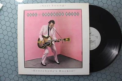 Пластинка долгоиграющая Neil Young & The Shocking Pinks - Everybody's Rockin', 1983 г., Geffen GHS 4013 - Изображение 1 из 3