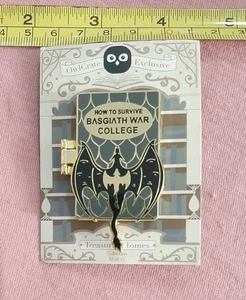 Owlcrate Exclusive Pin Treasured Tomes 12 of 12 December 2023 Fourth Wing - Bild 1 von 4