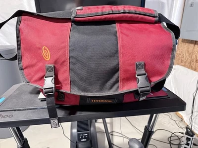 Bolsa de lona TIMBUK2 Classic Messenger GRANDE VERMELHA E PRETA - Imagem 1 de 4