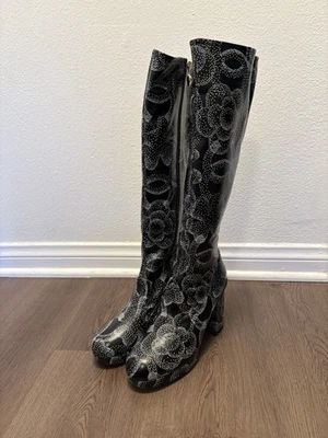 Chanel Botas Estampadas Camelia 100% Auténticas Talla 38. Nuevo en caja con cinta. Foto 1 de 4