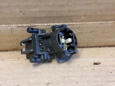 1995-2005 Chevrolet Cavalier lanterna traseira plugue soquete lâmpada 16519904 fabricante de equipamento original - Imagem 1 de 4