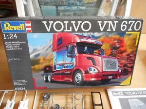 Modelkit Revell Volvo VN 670 on 1:24 in Box - Imagen 1 de 2