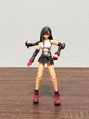 Figura de acción SQUARE ENIX Bring Arts Final Fantasy VII Tifa Lockhart muy buena Foto 1 de 4