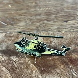 Vintage Huey Hubschrauber Emaille Anstecknadel - Bild 1 von 2